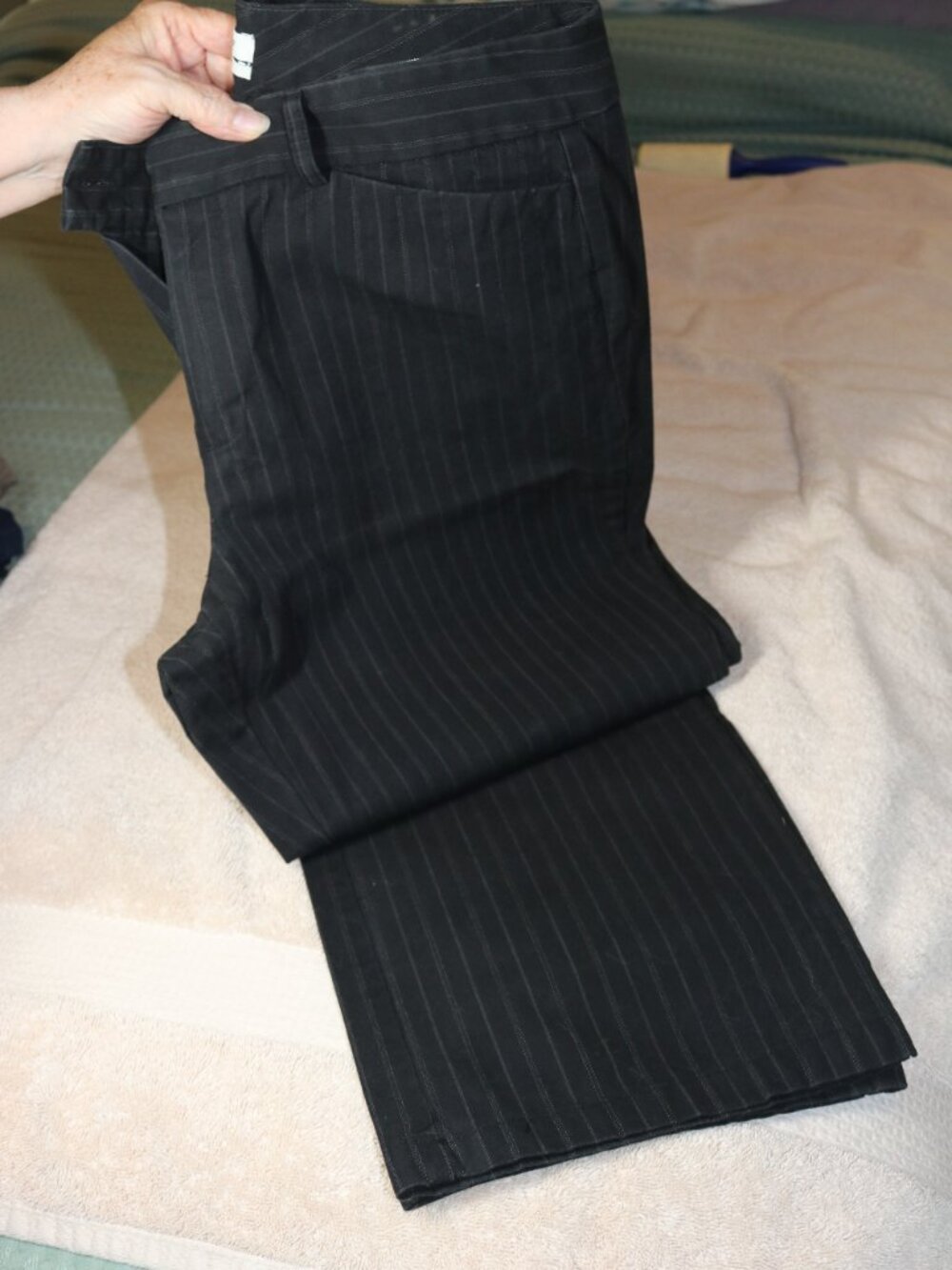 Women's Dockers Ideal Fit black pinstripe trouser, size 10, new.